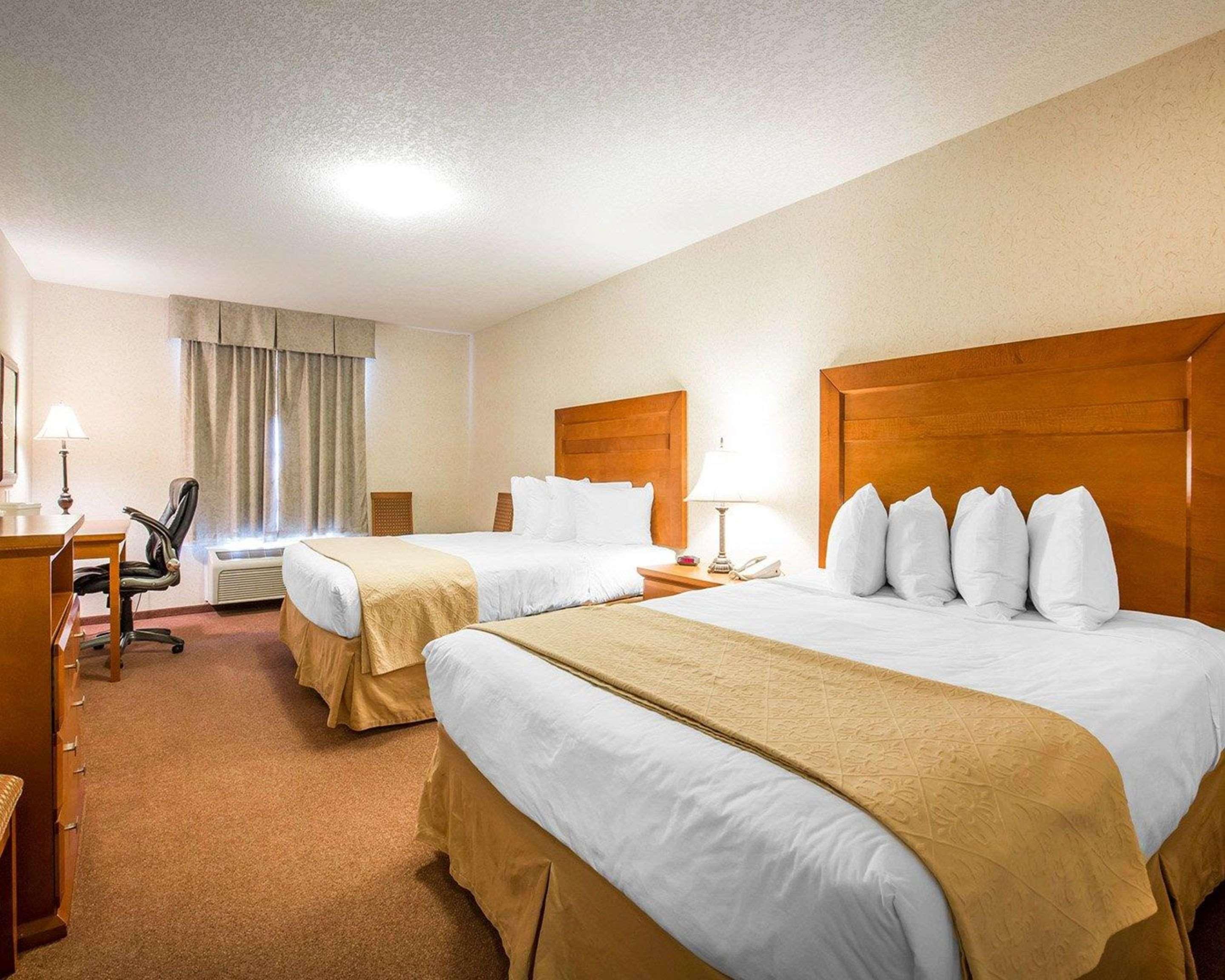 Quality Inn & Suites Lethbridge Bagian luar foto