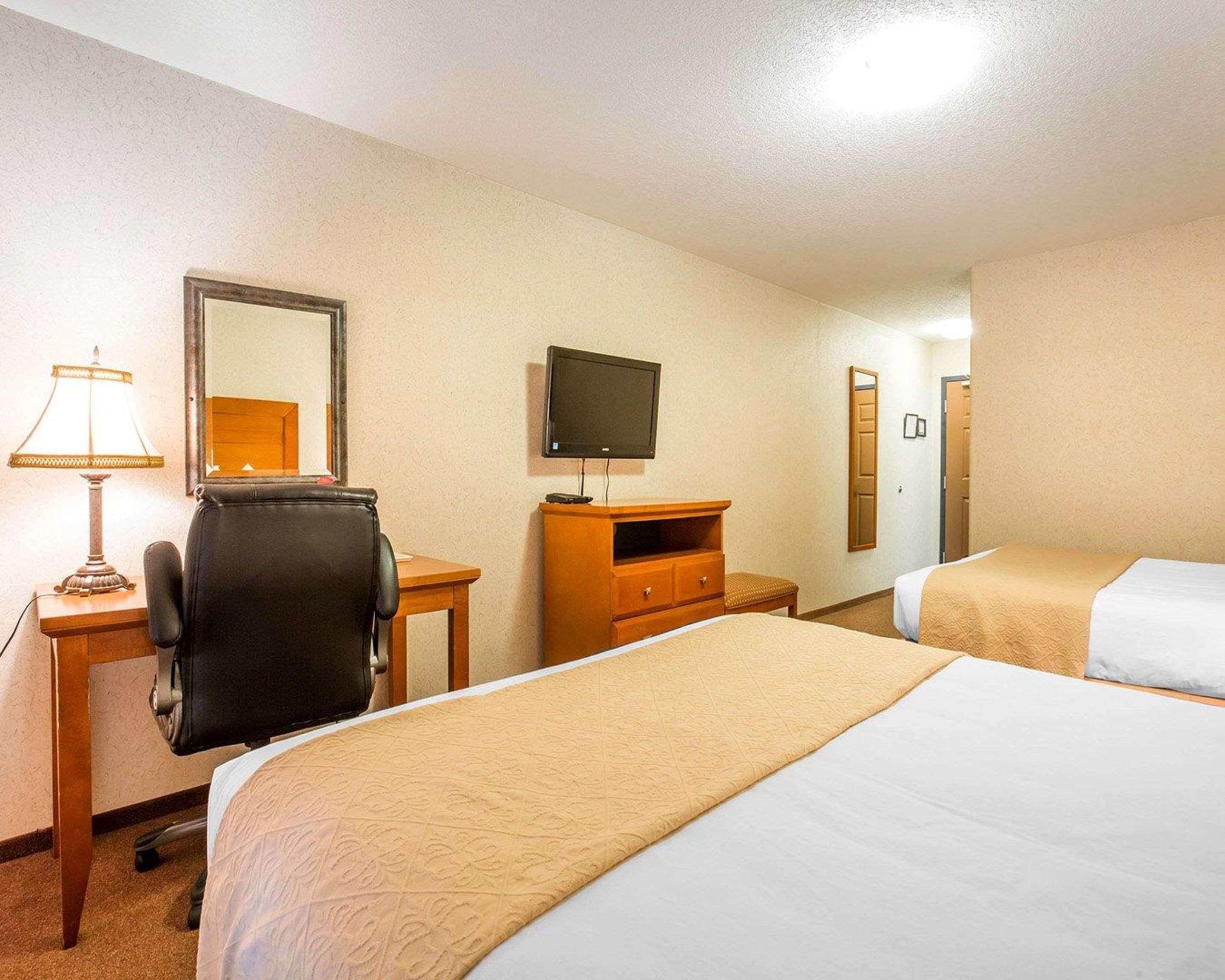 Quality Inn & Suites Lethbridge Bagian luar foto