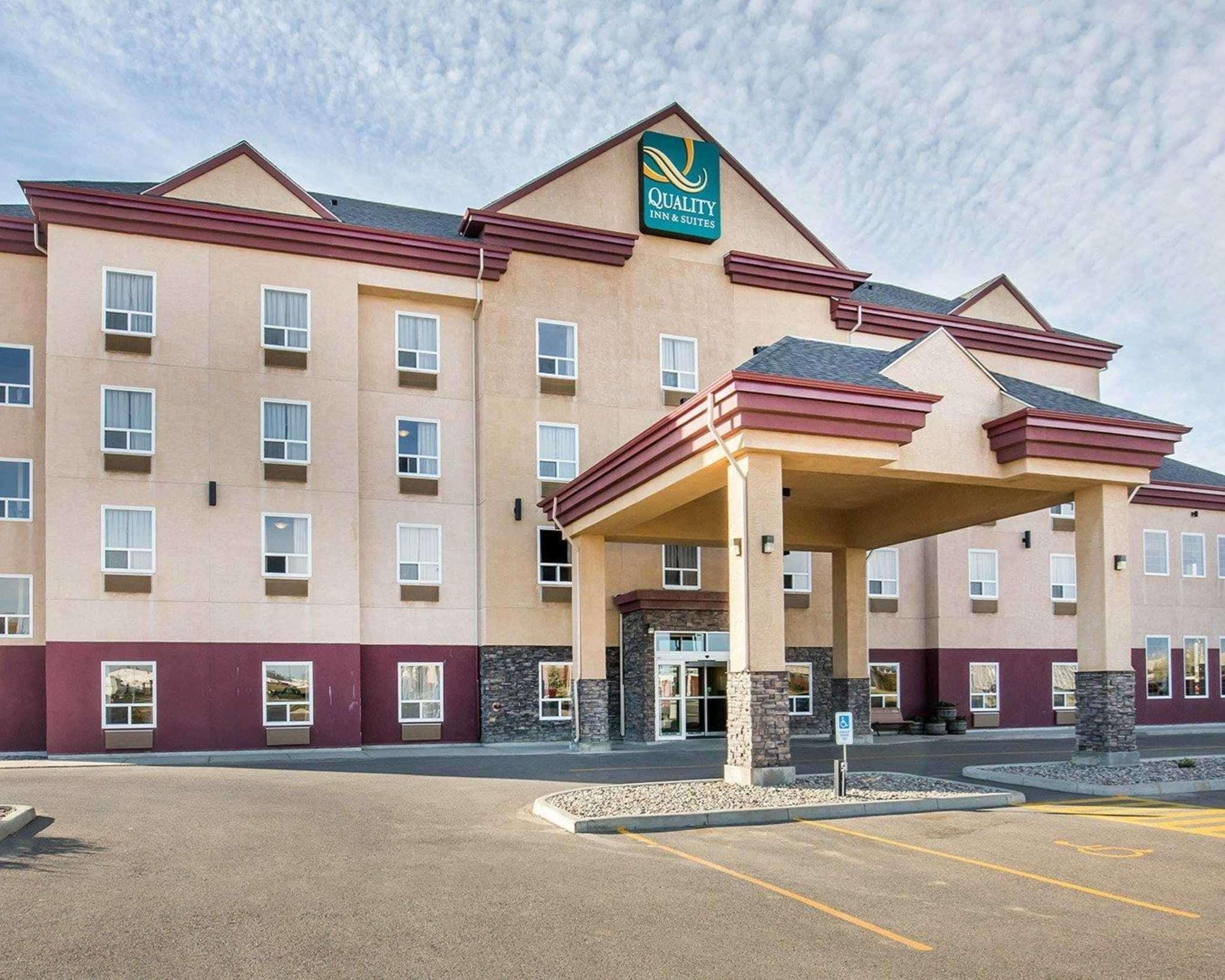 Quality Inn & Suites Lethbridge Bagian luar foto