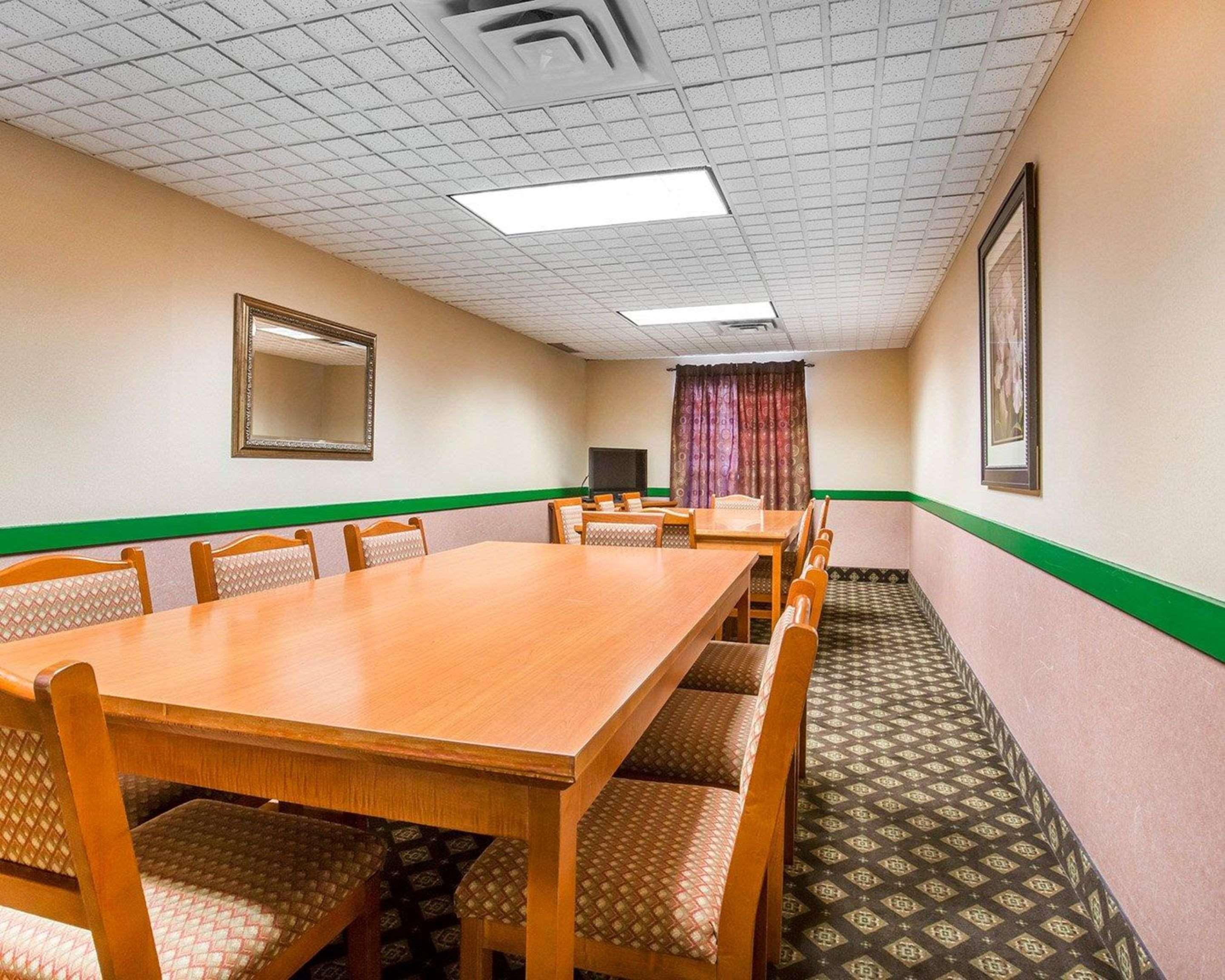 Quality Inn & Suites Lethbridge Bagian luar foto