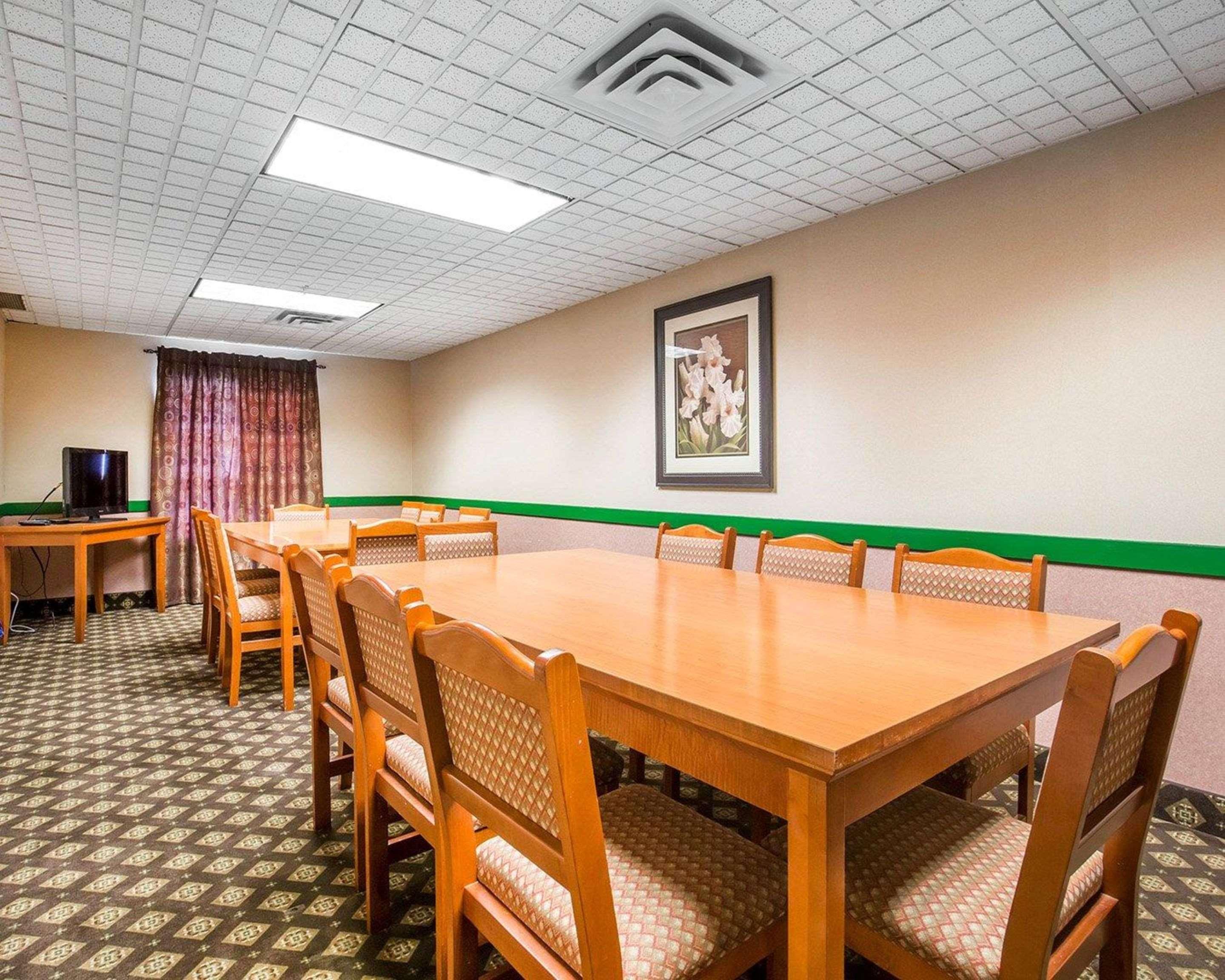 Quality Inn & Suites Lethbridge Bagian luar foto