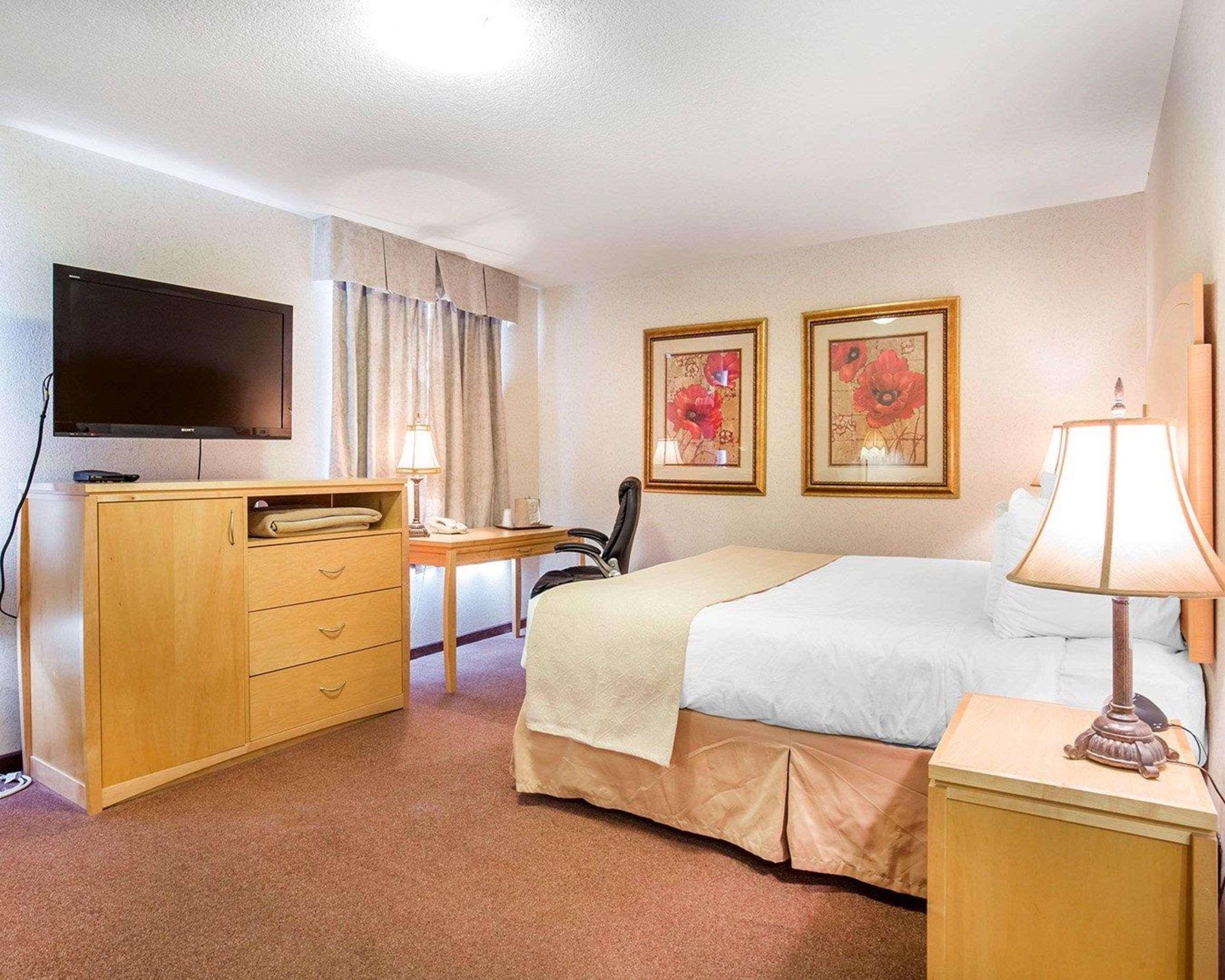 Quality Inn & Suites Lethbridge Bagian luar foto