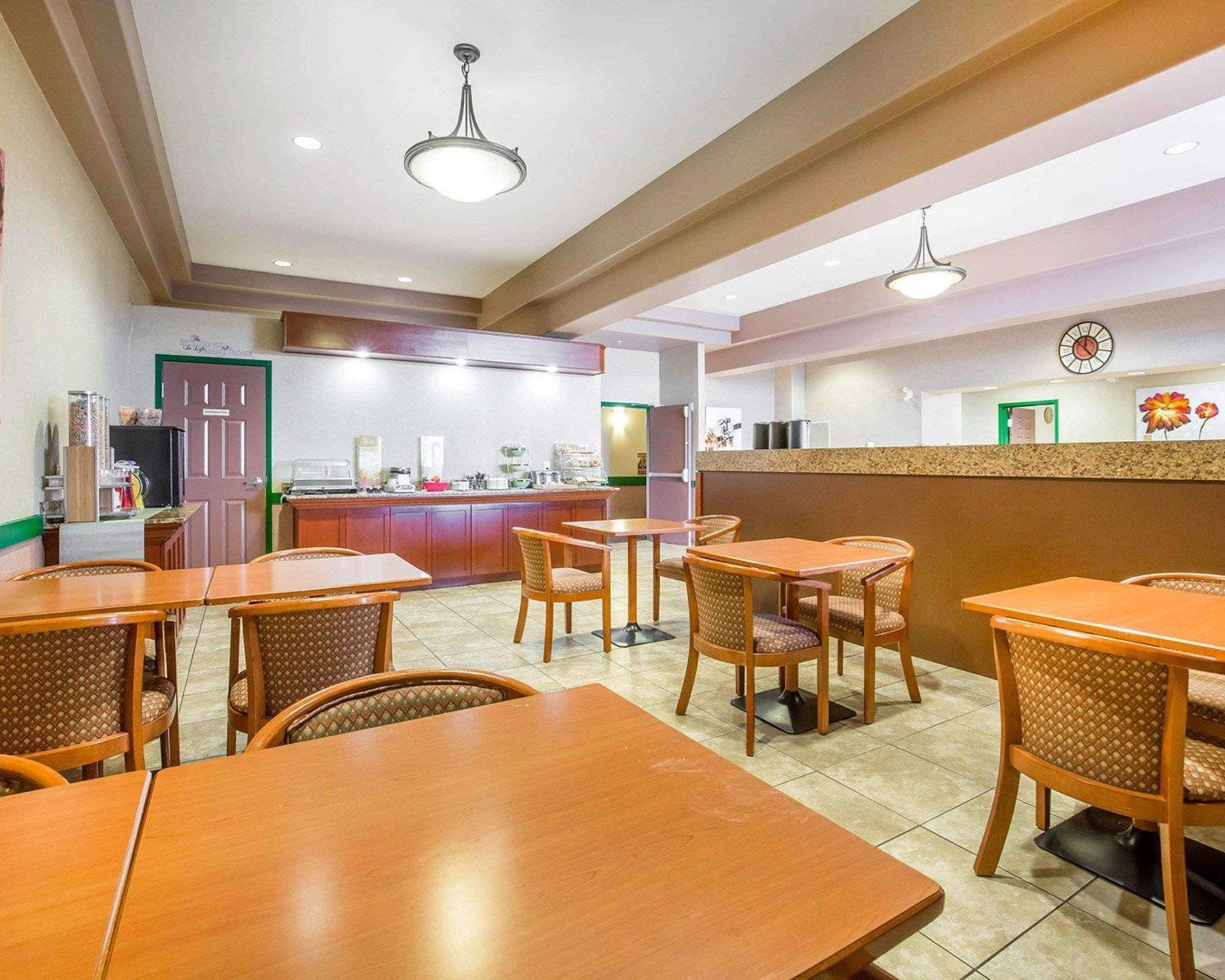 Quality Inn & Suites Lethbridge Bagian luar foto