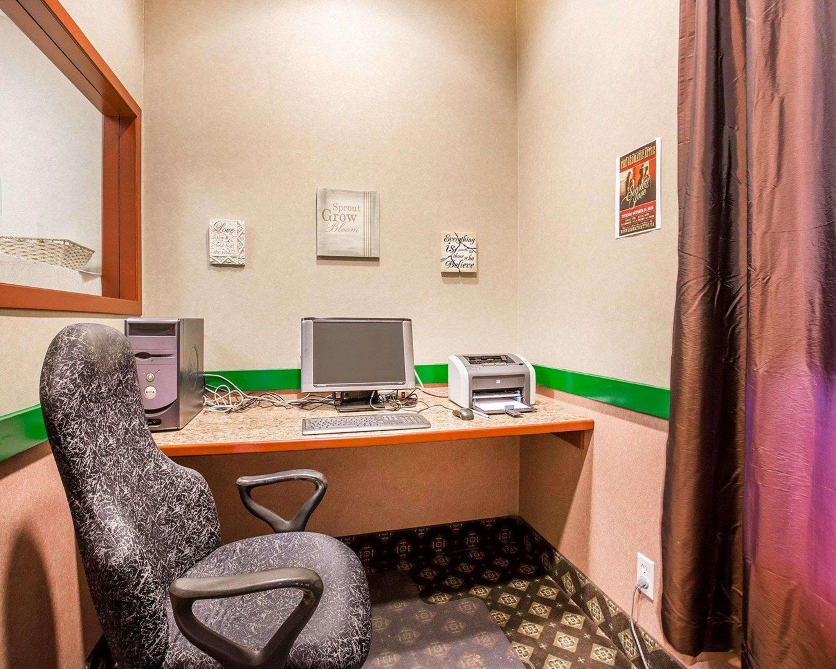 Quality Inn & Suites Lethbridge Bagian luar foto