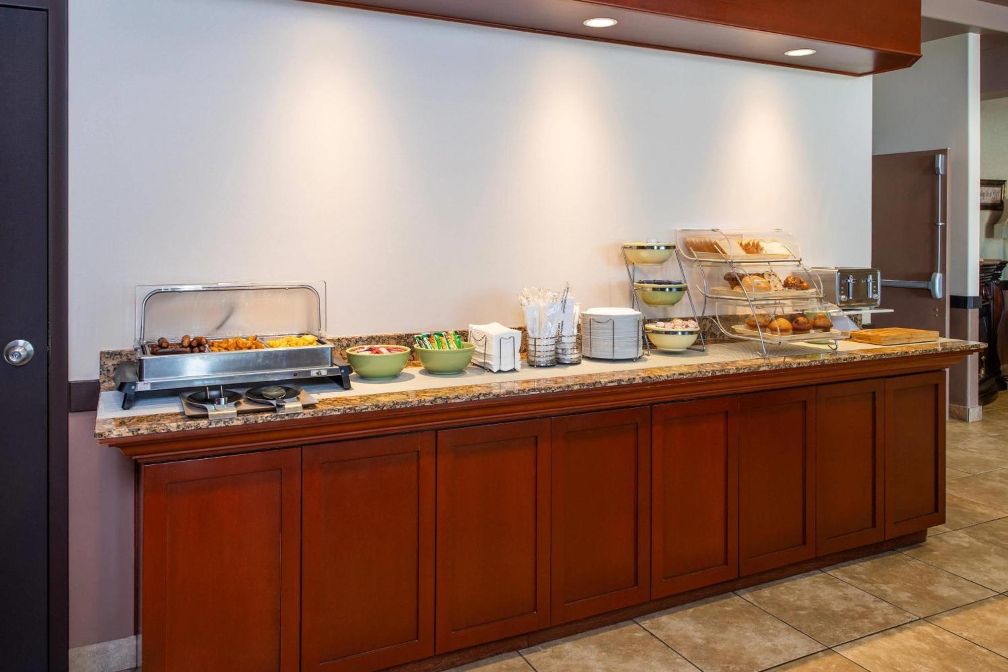 Quality Inn & Suites Lethbridge Bagian luar foto