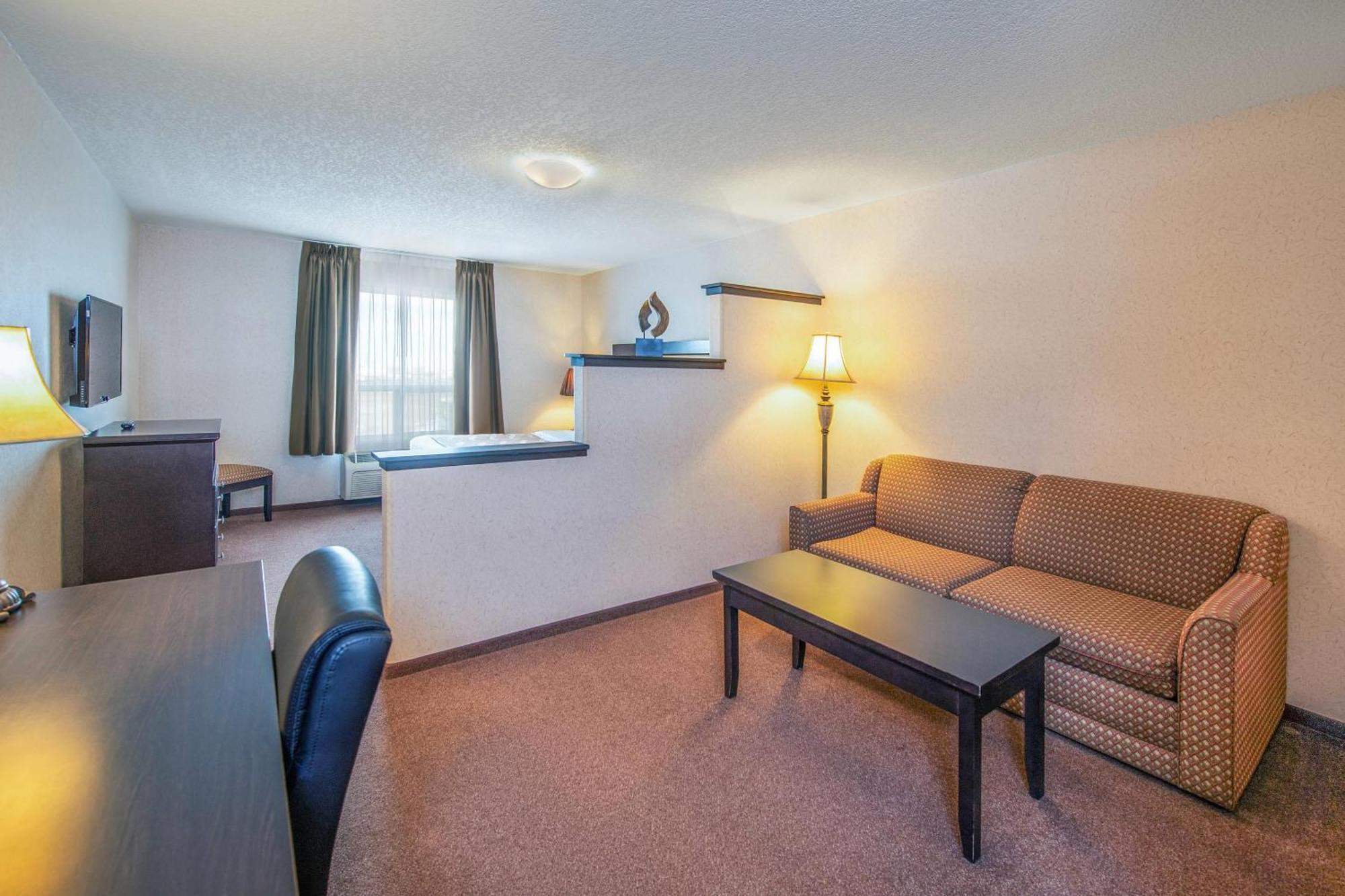 Quality Inn & Suites Lethbridge Bagian luar foto