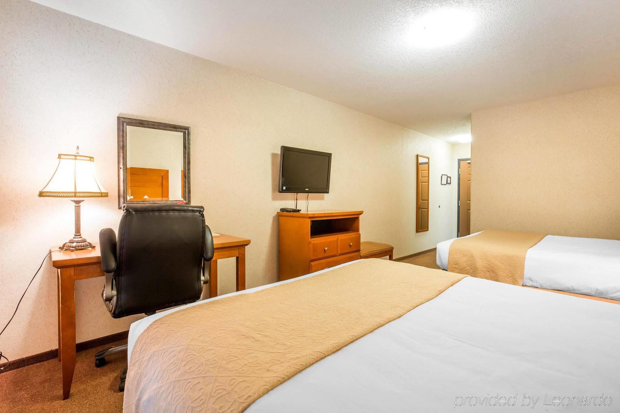 Quality Inn & Suites Lethbridge Bagian luar foto