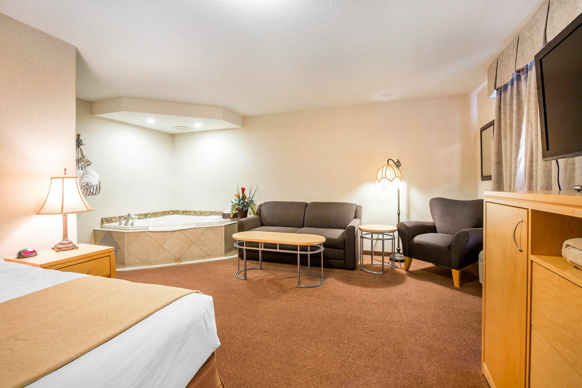 Quality Inn & Suites Lethbridge Bagian luar foto