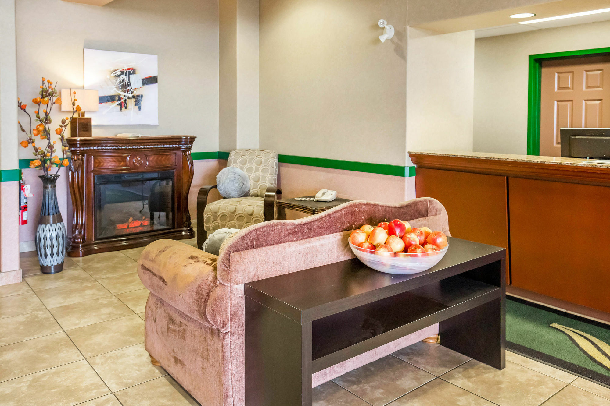 Quality Inn & Suites Lethbridge Bagian luar foto