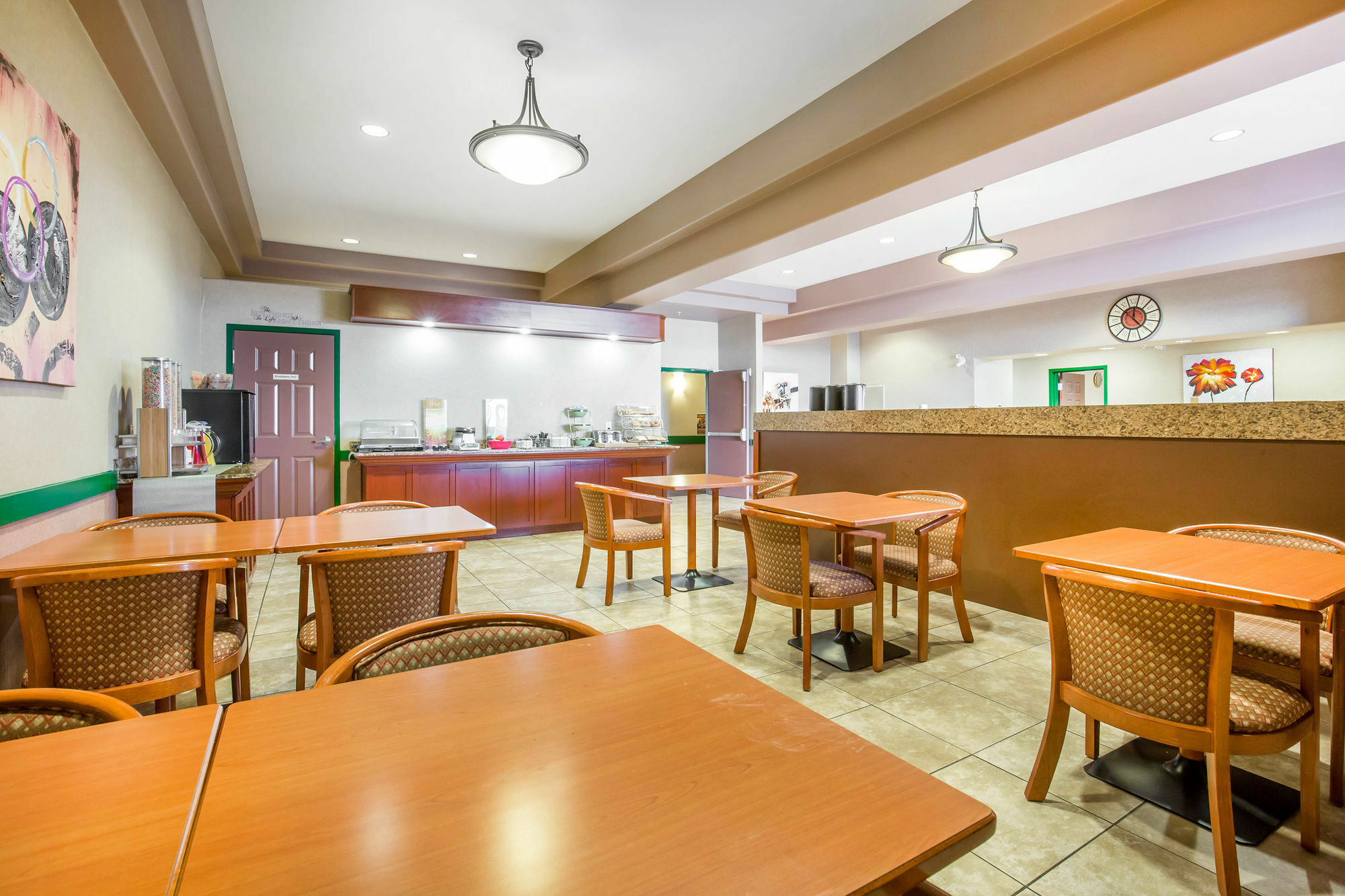 Quality Inn & Suites Lethbridge Bagian luar foto