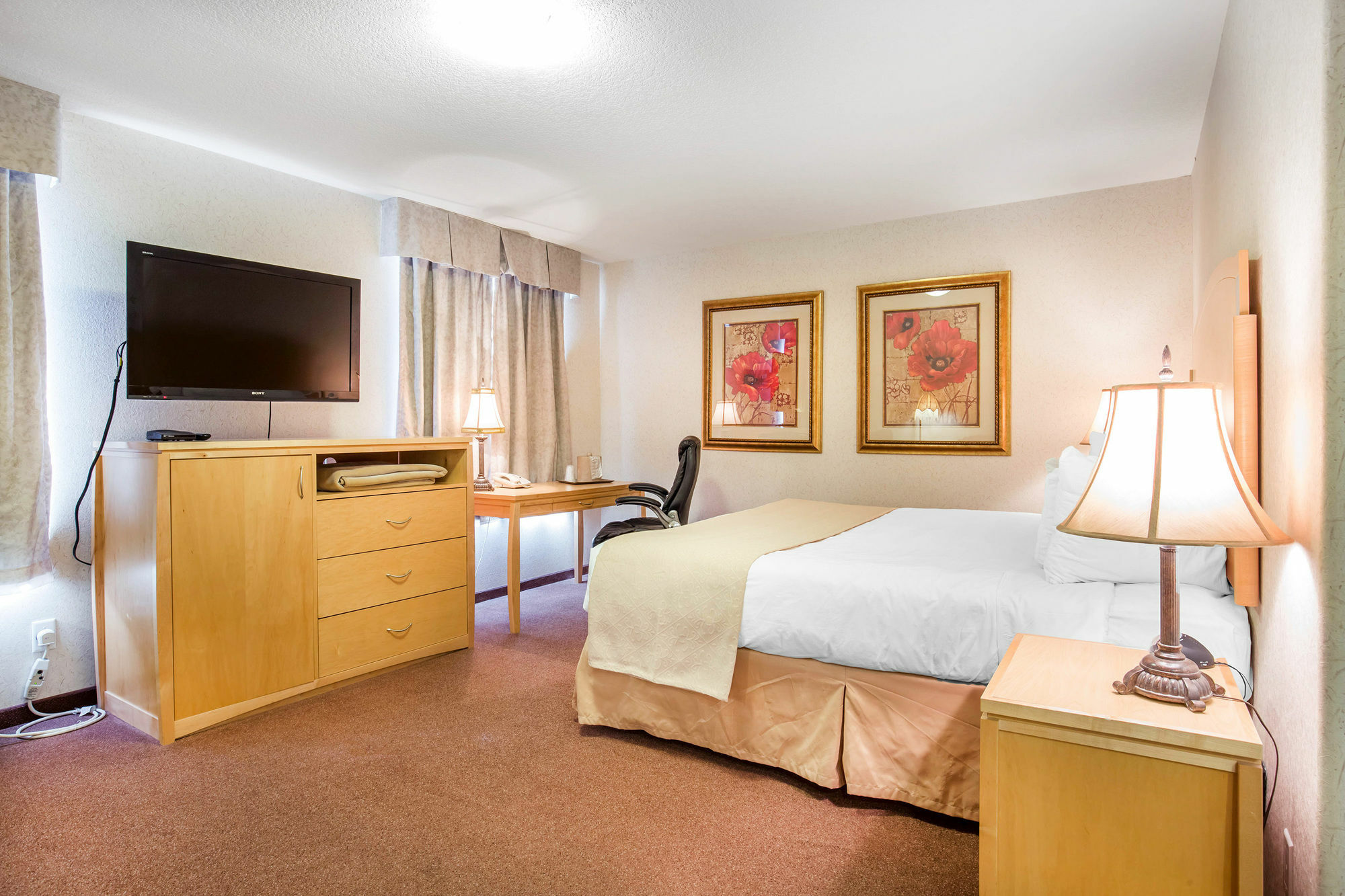 Quality Inn & Suites Lethbridge Bagian luar foto